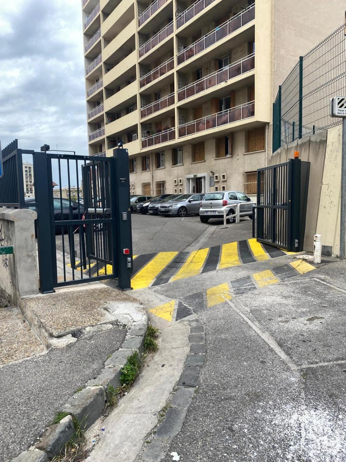 Appartement T4 A Deux Pas De La Gare St Charles Marsella Exterior foto